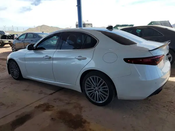 ZARFAECN8H7535226 2017 ALFA ROMEO GIULIA - Image 2