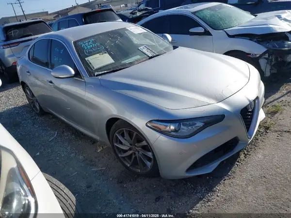 ZARFAECN8H7537221 2017 ALFA ROMEO GIULIA - Image 1