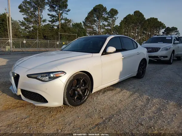 ZARFAECN8H7544332 2017 ALFA ROMEO GIULIA - Image 2