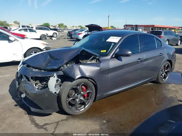 ZARFAECN8H7549949 2017 ALFA ROMEO GIULIA - Image 2
