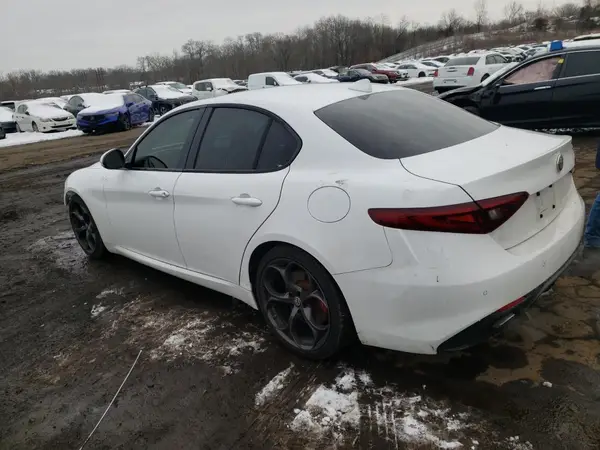 ZARFAECN8H7554682 2017 ALFA ROMEO GIULIA - Image 2
