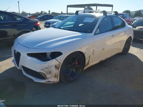 ZARFAECN8H7558330 2017 ALFA ROMEO GIULIA - Image 2