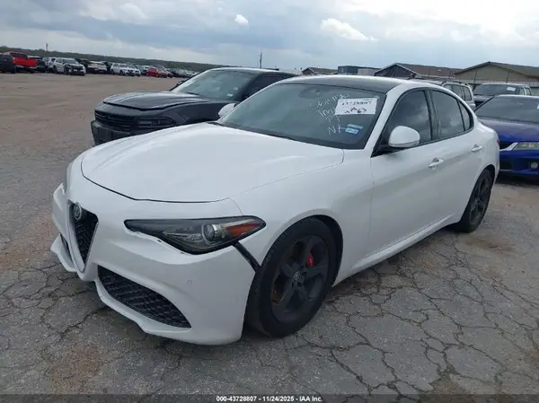 ZARFAECN8H7561406 2017 ALFA ROMEO GIULIA - Image 2