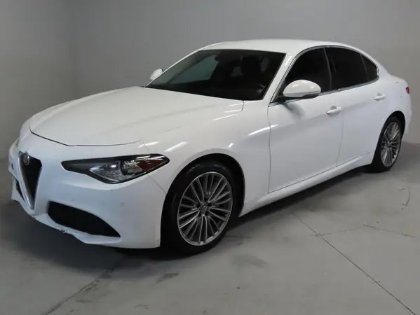 ZARFAECN8J7566756 2018 ALFA ROMEO GIULIA - Image 2