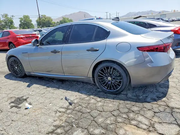 ZARFAECN8J7567048 2018 ALFA ROMEO GIULIA - Image 2