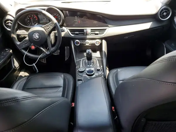 ZARFAECN8J7567048 2018 ALFA ROMEO GIULIA - Image 8
