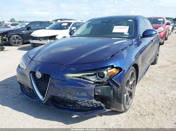 ZARFAECN8J7577448 2018 ALFA ROMEO GIULIA - Image 2