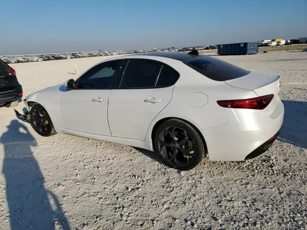 ZARFAECN8J7581290 2018 ALFA ROMEO GIULIA - Image 2