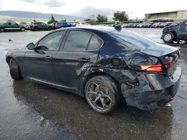ZARFAECN8J7589583 2018 ALFA ROMEO GIULIA - Image 2