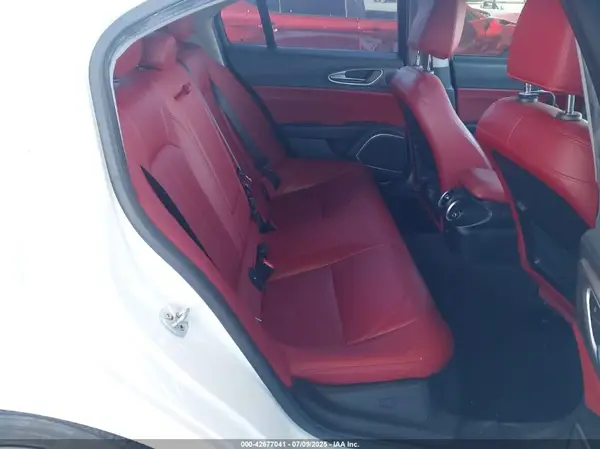 ZARFAECN8J7592421 2018 ALFA ROMEO GIULIA - Image 8