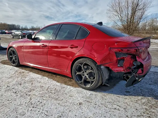 ZARFAECN8J7597411 2018 ALFA ROMEO GIULIA - Image 2