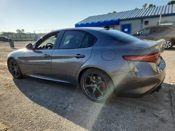 ZARFAECN9H7529709 2017 ALFA ROMEO GIULIA - Image 2