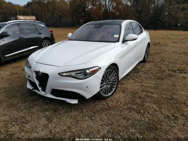 ZARFAECN9H7537082 2017 ALFA ROMEO GIULIA - Image 2