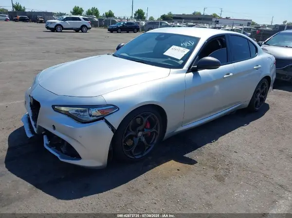 ZARFAECN9H7537387 2017 ALFA ROMEO GIULIA - Image 2