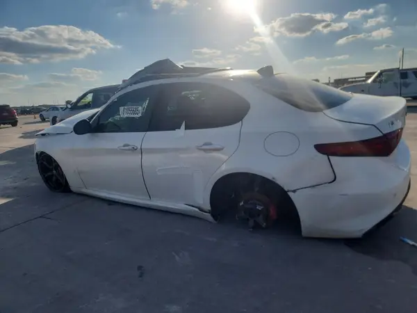 ZARFAECN9H7548860 2017 ALFA ROMEO GIULIA - Image 2