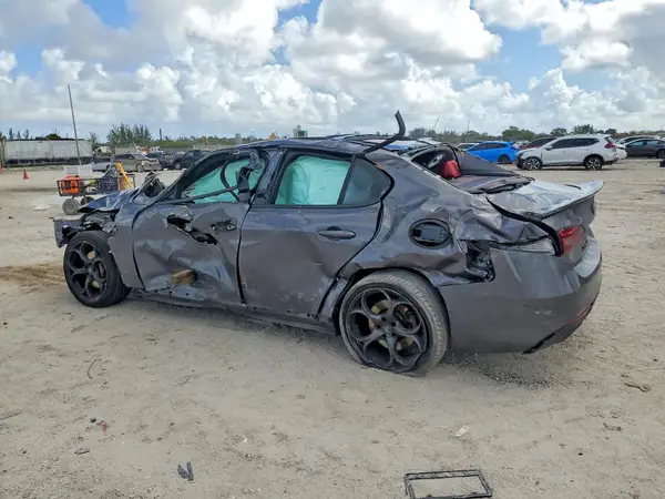 ZARFAECN9H7551001 2017 ALFA ROMEO GIULIA - Image 2