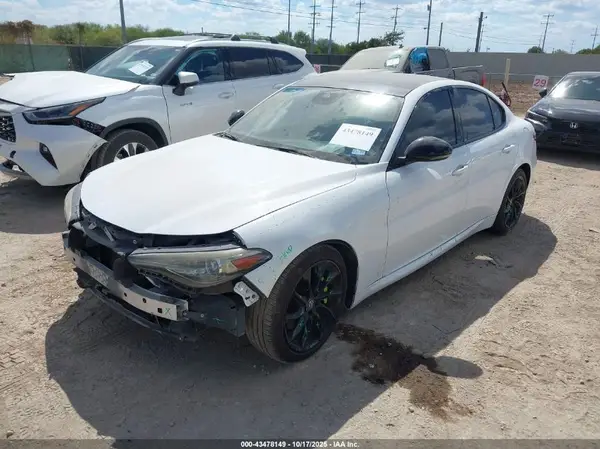 ZARFAECN9H7551094 2017 ALFA ROMEO GIULIA - Image 2