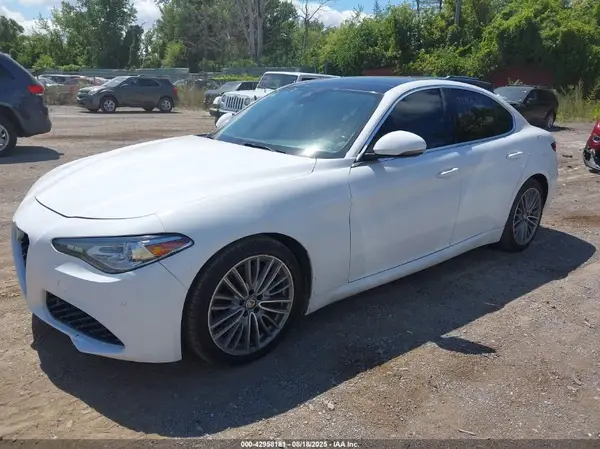 ZARFAECN9H7557669 2017 ALFA ROMEO GIULIA - Image 2