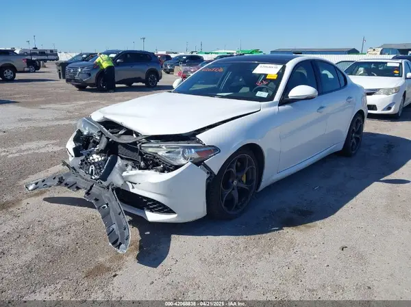 ZARFAECN9J7572470 2018 ALFA ROMEO GIULIA - Image 2