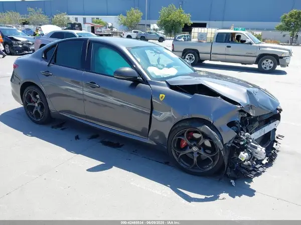 ZARFAECN9J7577376 2018 ALFA ROMEO GIULIA - Image 1