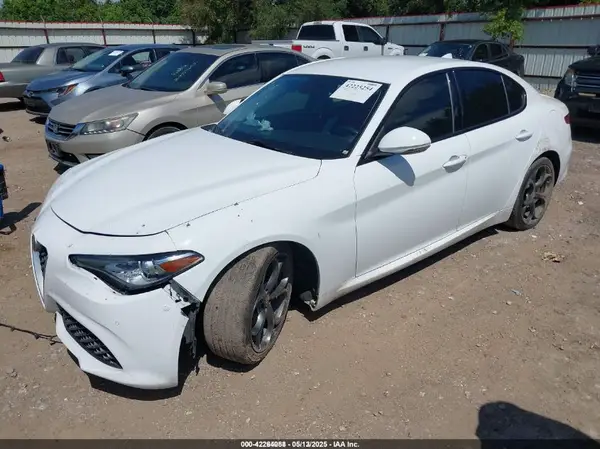 ZARFAECN9J7583081 2018 ALFA ROMEO GIULIA - Image 2