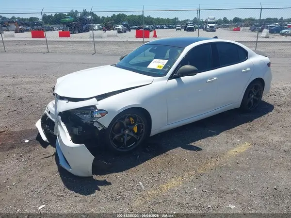 ZARFAECN9J7589477 2018 ALFA ROMEO GIULIA - Image 2