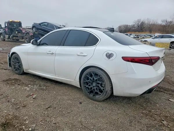 ZARFAECN9J7589608 2018 ALFA ROMEO GIULIA - Image 2