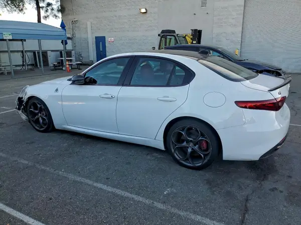 ZARFAECN9J7599443 2018 ALFA ROMEO GIULIA - Image 2