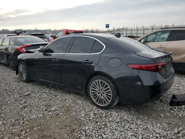 ZARFAECNXH7536474 2017 ALFA ROMEO GIULIA - Image 2
