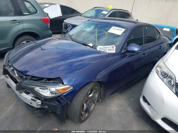 ZARFAECNXH7541383 2017 ALFA ROMEO GIULIA - Image 2