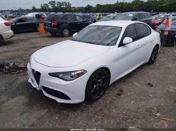 ZARFAECNXH7542257 2017 ALFA ROMEO GIULIA - Image 2