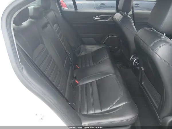 ZARFAECNXH7542257 2017 ALFA ROMEO GIULIA - Image 8