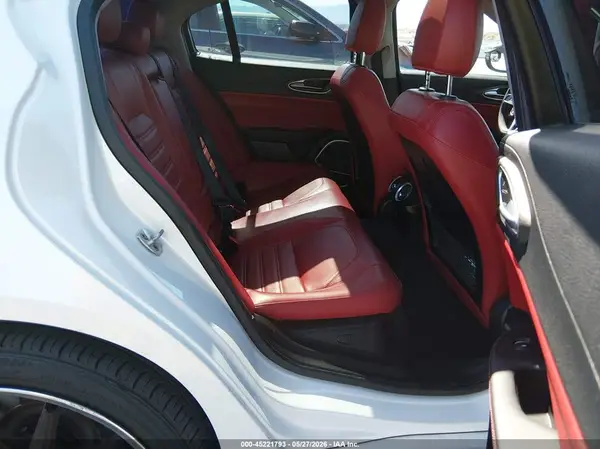 ZARFAECNXH7545773 2017 ALFA ROMEO GIULIA - Image 8