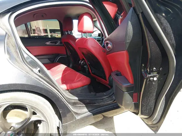 ZARFAECNXH7549922 2017 ALFA ROMEO GIULIA - Image 8