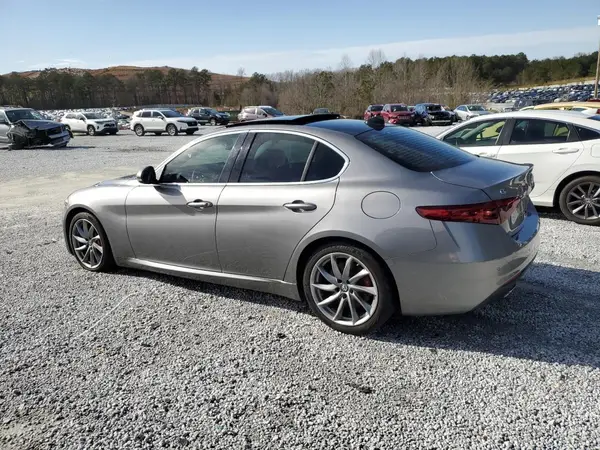 ZARFAECNXH7551685 2017 ALFA ROMEO GIULIA - Image 2