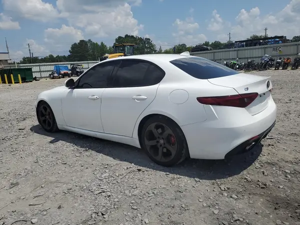 ZARFAECNXH7551976 2017 ALFA ROMEO GIULIA - Image 2