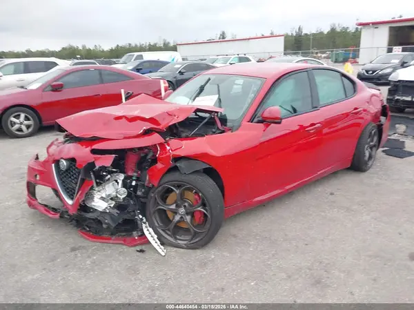 ZARFAECNXH7552321 2017 ALFA ROMEO GIULIA - Image 2