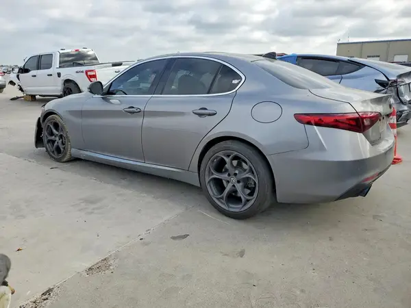 ZARFAECNXH7554652 2017 ALFA ROMEO GIULIA - Image 2