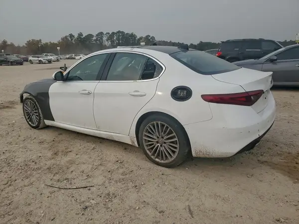 ZARFAECNXH7555624 2017 ALFA ROMEO GIULIA - Image 2