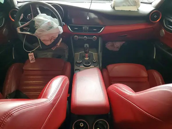 ZARFAECNXH7556031 2017 ALFA ROMEO GIULIA - Image 8