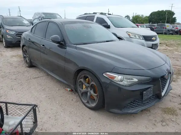 ZARFAECNXH7556854 2017 ALFA ROMEO GIULIA - Image 1