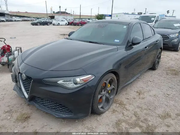 ZARFAECNXH7556854 2017 ALFA ROMEO GIULIA - Image 2