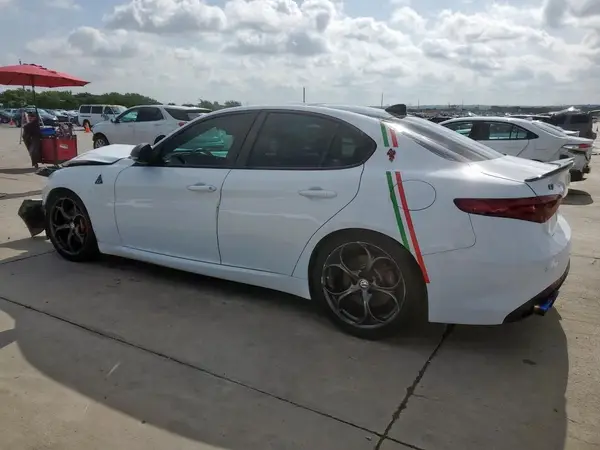 ZARFAECNXJ7566371 2018 ALFA ROMEO GIULIA - Image 2