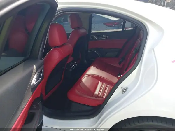 ZARFAECNXJ7566533 2018 ALFA ROMEO GIULIA - Image 8