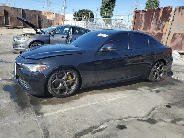 ZARFAECNXJ7576446 2018 ALFA ROMEO GIULIA - Image 1