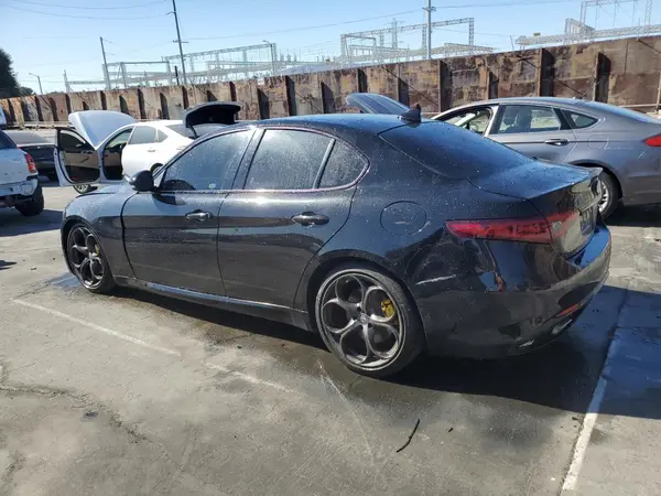 ZARFAECNXJ7576446 2018 ALFA ROMEO GIULIA - Image 2