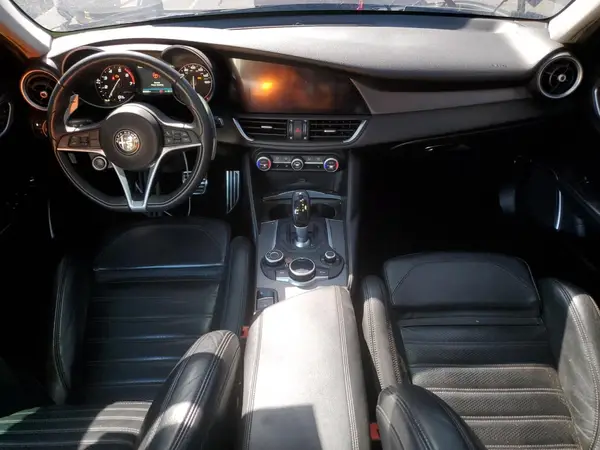 ZARFAECNXJ7576446 2018 ALFA ROMEO GIULIA - Image 8