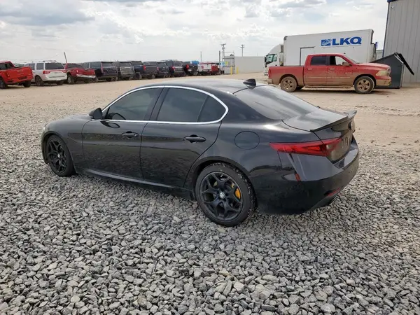 ZARFAECNXJ7577063 2018 ALFA ROMEO GIULIA - Image 2