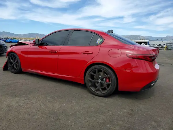 ZARFAECNXJ7577547 2018 ALFA ROMEO GIULIA - Image 2