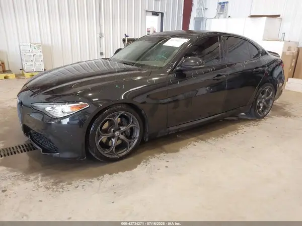 ZARFAECNXJ7580979 2018 ALFA ROMEO GIULIA - Image 2